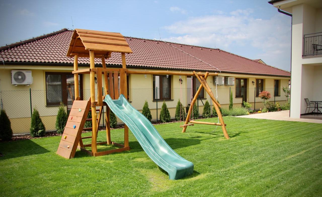 Jazmin Apartmany Veľký Meder المظهر الخارجي الصورة