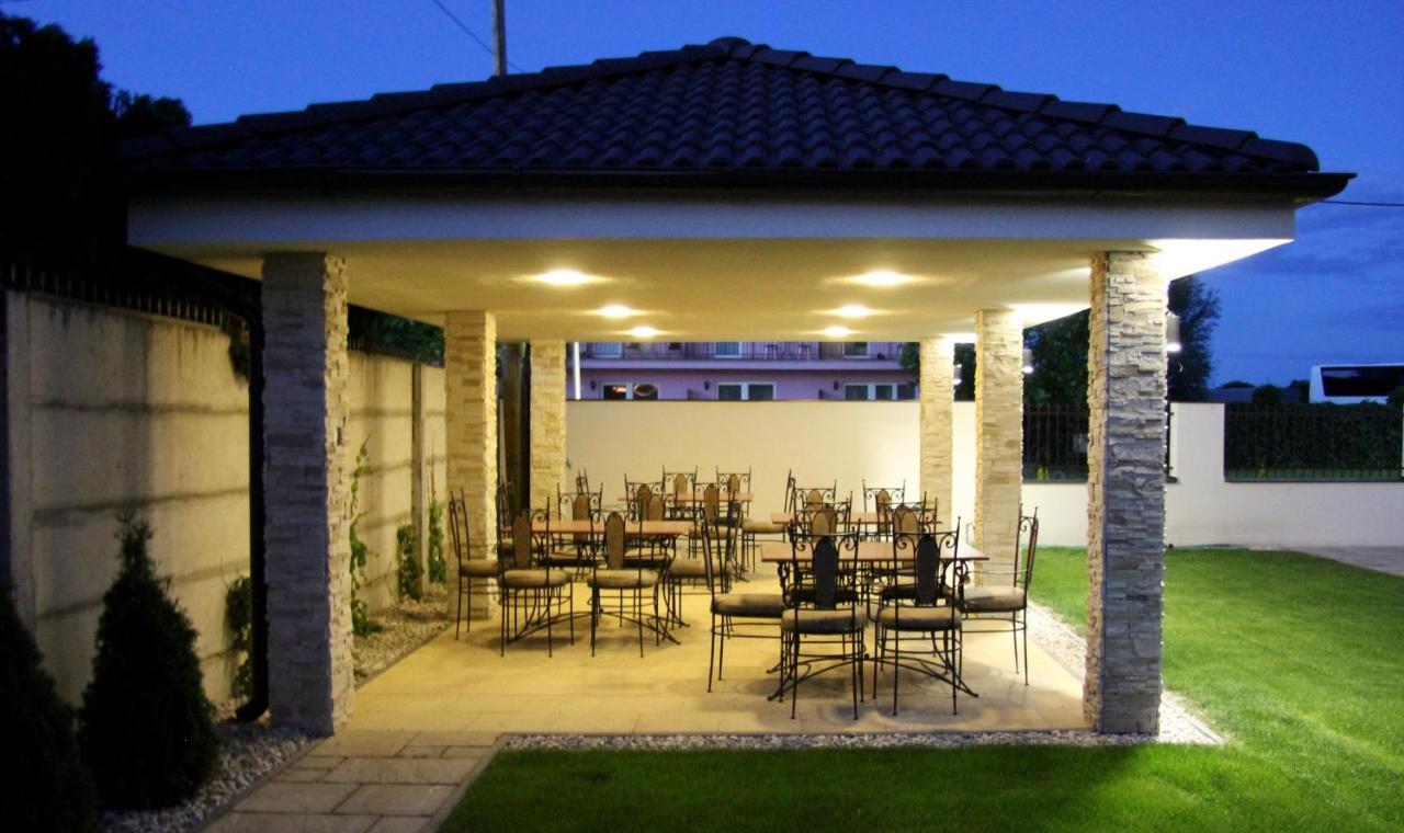 Jazmin Apartmany Veľký Meder المظهر الخارجي الصورة